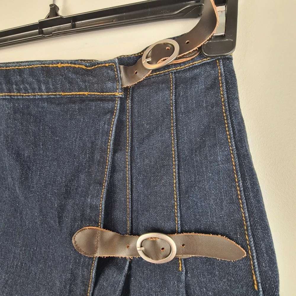 J Galt Y2K Mini Denim Skirt Pleated Small Goth Punk Leather Clasp Detail‎ School